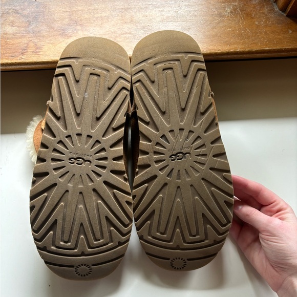 Chestnut Mini Bailey Button II Ugg Boots - Picture 11 of 12